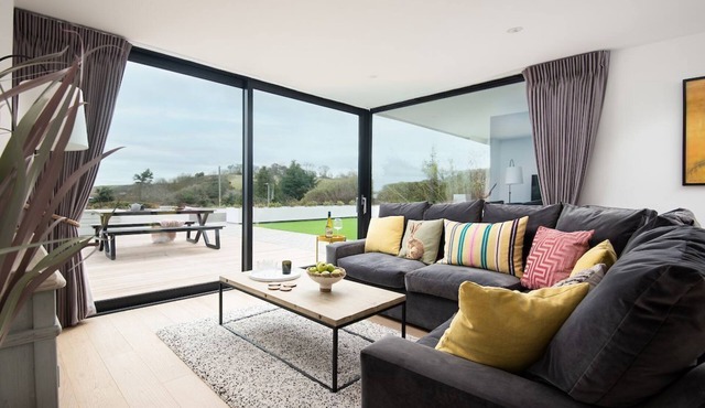 1 THE BAY - beach apartment set above the picturesque sands of Coldingham Bay