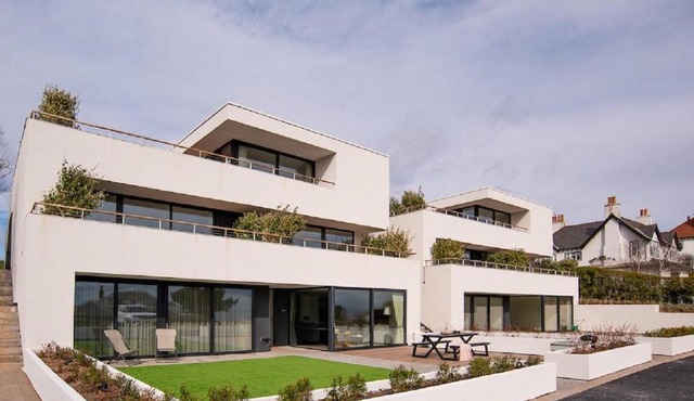 1 The Bay - Stunning contemporary flat on the Scottish coast