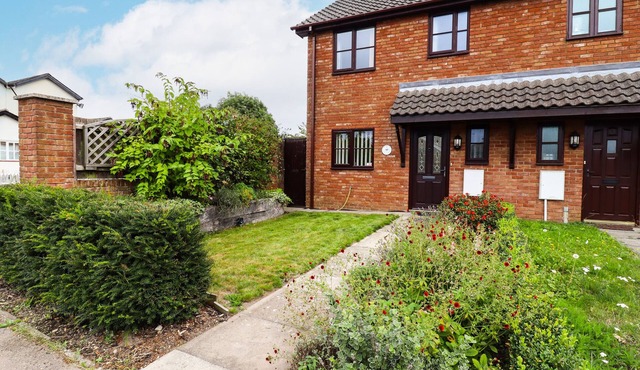 1 THE GARDENS, pet friendly, with a garden in Haughley