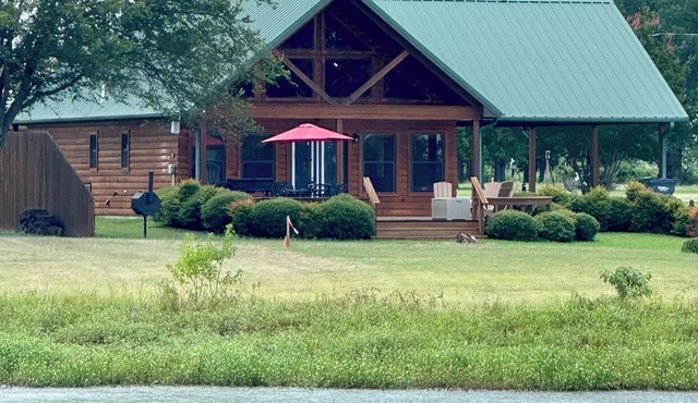 #1 Top-Rated Waterfront Lodge on Lake Fork Pet Friendly