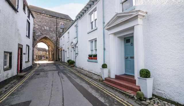 1 TOWER HOUSE, pet friendly in Cartmel