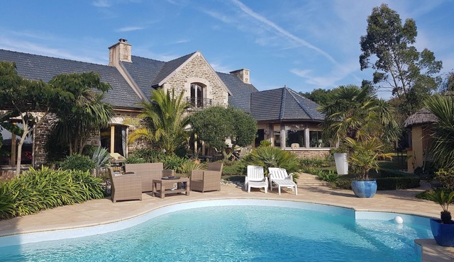 1 UNIQUE GUEST ROOM/2 ADULTS with PRIVATE TERRACE, SWIMMING POOL, JACUZZI