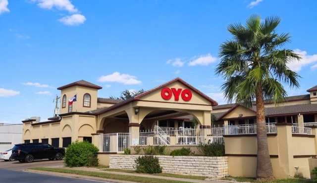 1 Unit Pool Getaway Pet Friendly Stay with Free Parking