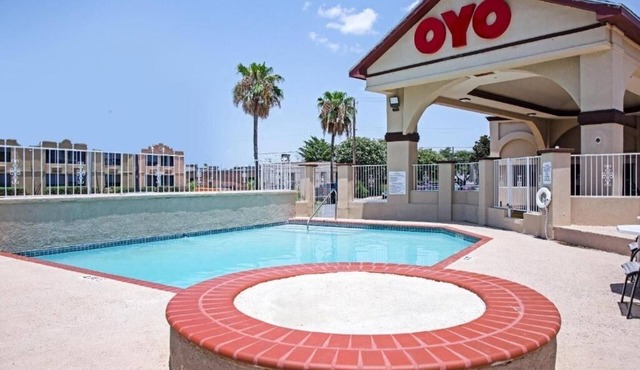 1 Unit Premium 2 Queen Bed | Outdoor Pool Getaway Pet Friendly & Free Parki