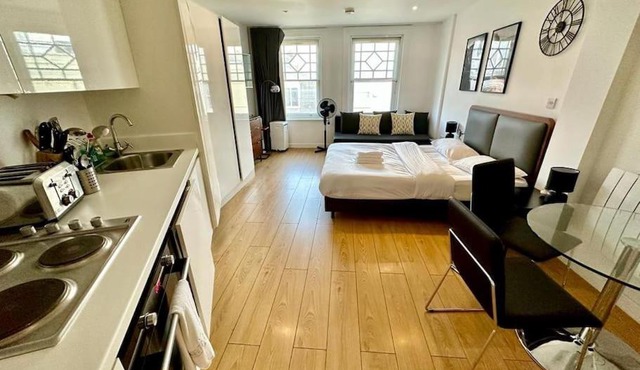 1. V08 Large Apartment- 100m to Piccadilly Circus
