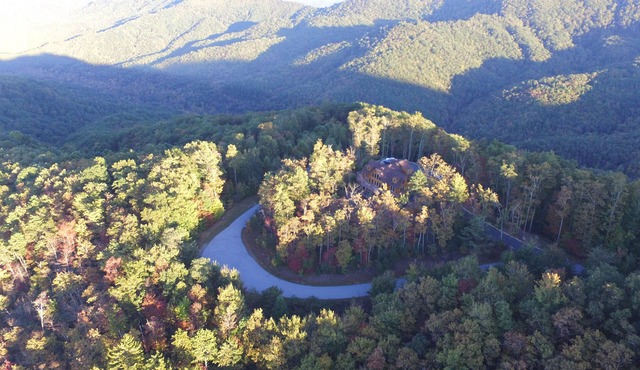 #1 VIEWS BLACK-MT.- LUX LOG ESTATE./HOT TUB/GAME ROOM/PET FRIENDLY/GATED