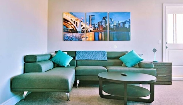 #1 VRBO Calgary | 5min>DT | Skyline View | KING