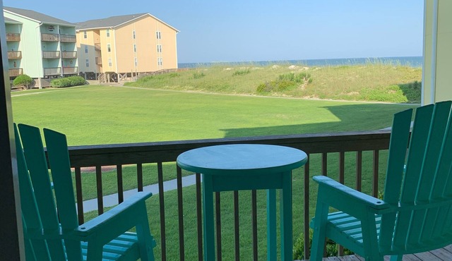 #1 Vrbo Rated Surf City Condo! 1 min walk to Beach & Pool! 1 Bedroom + Bunks 😃