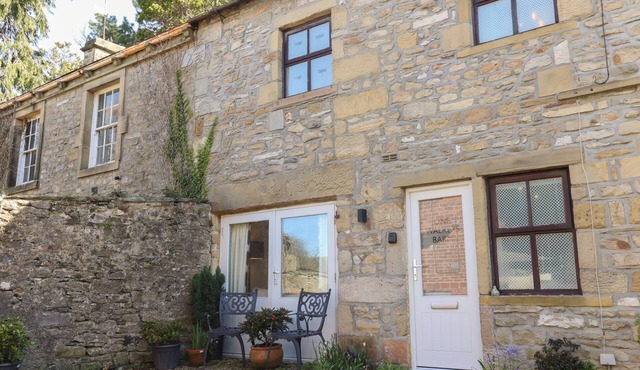 1 WALKERS BARN, pet friendly, with a garden in Settle