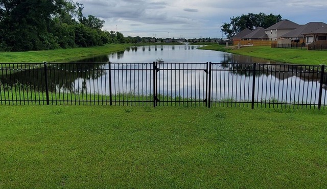 1 yr old Lake House 5 mins from Interstate I10