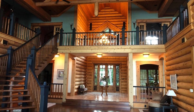 10,000 sq ft Log Home on the Bay of Green Bay - only 15 minutes to Lambeau Field