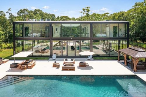 10,000 SQ Luxury Glass House in East Hampton NY!