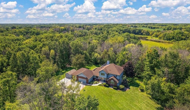 10-Acre Estate *Pool*2 Kitchens*Sleeps 18*Games