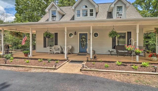 10-Acre Mountain Home Getaway with Fire Pit