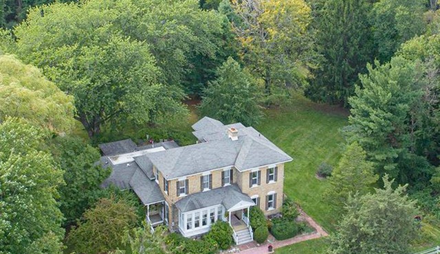 10 Acre Private Estate, Covered Hot Tub, Heated Pool, Xfinity Broadband,