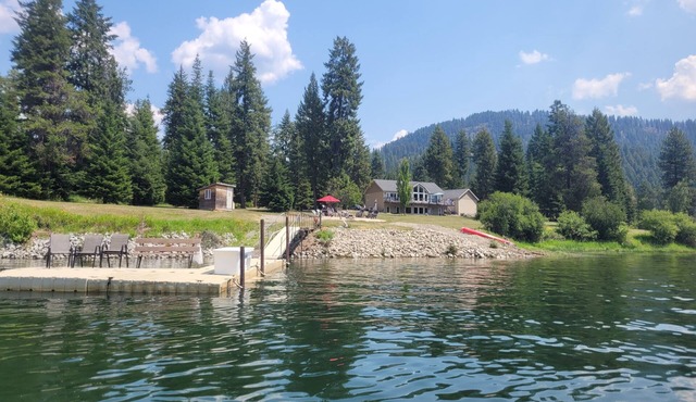 10 Acre Private riverfront retreat w/dock and 1,000 ft waterfront