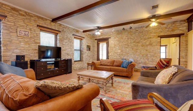 10-Acre San Marcos Vacation Rental about 6 Mi to TSU!