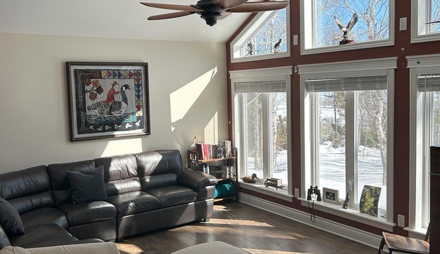 10 acres all to yourself! Escape to our bungalow. Family and Pet friendly.