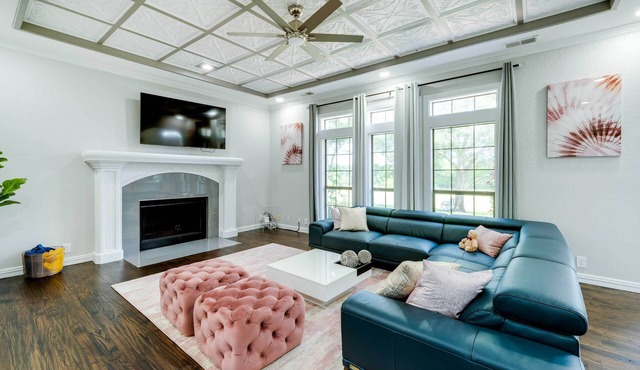 10 Acres w/Hot Tub & Pond: Luxury Melissa Villa!