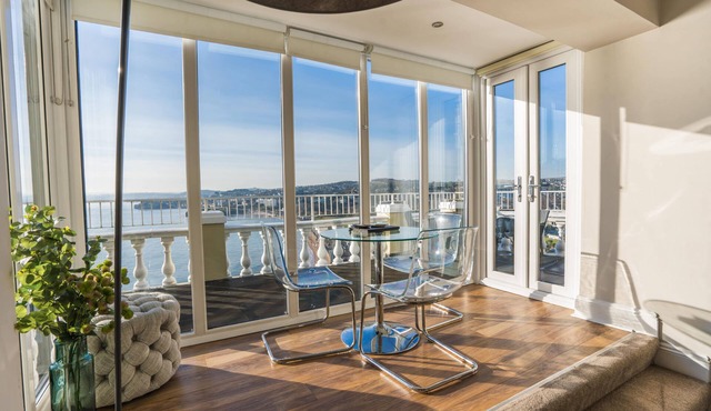 10 Astor House - premier one bed apartment with stunning uninterrupted sea views and large balcony