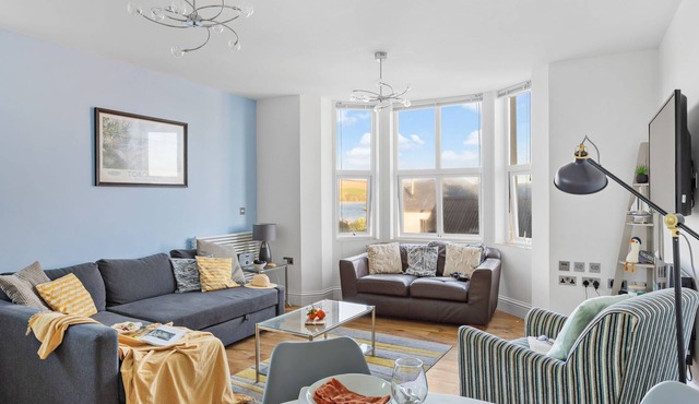 10 At The Beach, Torcross - an apartment that sleeps 6 guests in 2 bedrooms