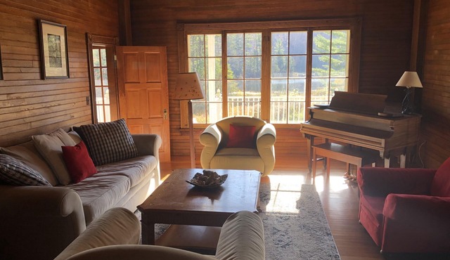 10 bdr Victorian house; private tennis court, lake