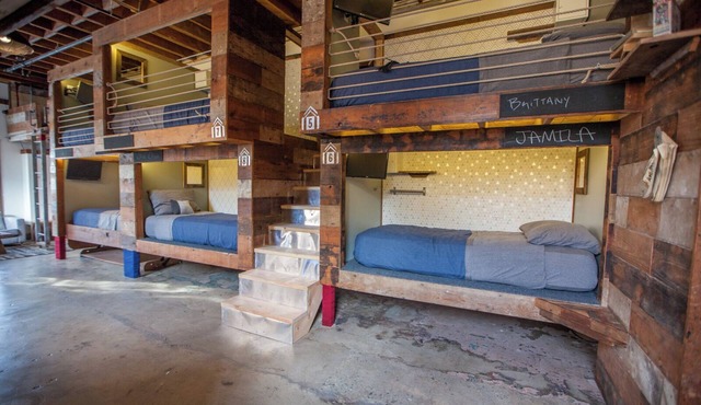 10-Bed Boutique Hostel in Hollywood/Silverlake- private Rental