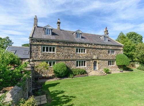 10 Bed Stunning House in village, with Hot Tub