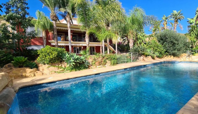 10 Bedroom 5* Luxury Villa . Heated Pool & 6 seater jacuzzi. 26 Guests max