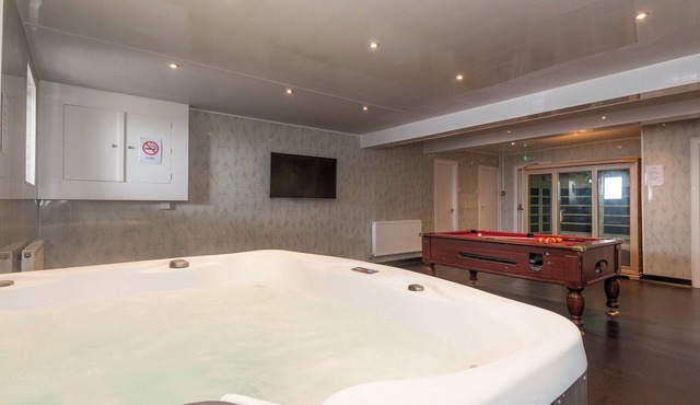 10 bedroom accommodation in Blackpool