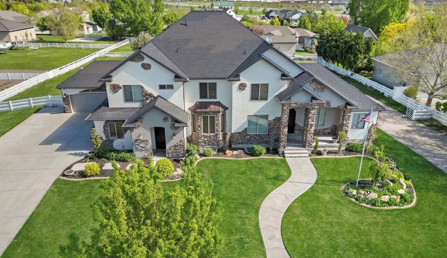 10 Bedroom Luxury Home with Gym and Theatre Room