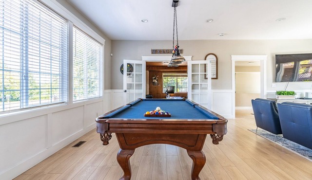 10-Bedroom Retreat Near Seattle