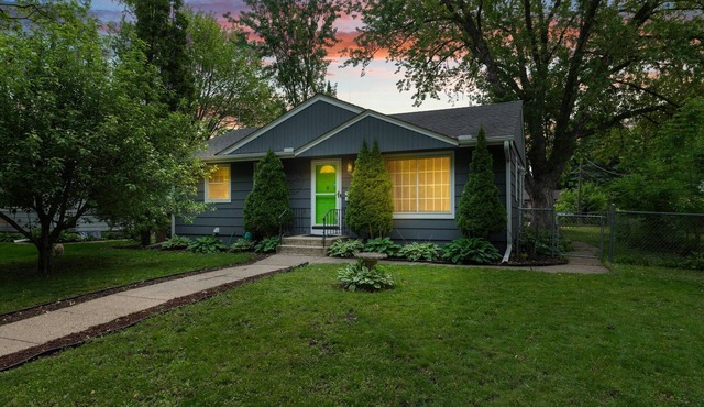 10 BEDS in 4 BR! Quiet comforts in the city.