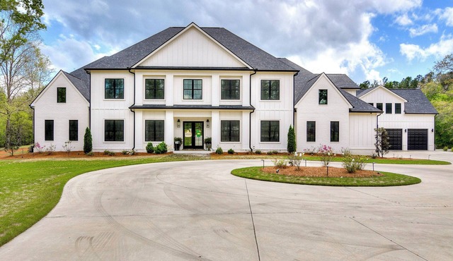 10 BR Executive Masters Retreat on Private, Secluded Lot. Tons of Amenities!