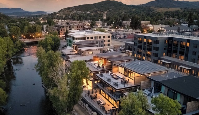 10 BR Luxury Riverside Retreat | Yampa Vista Grande