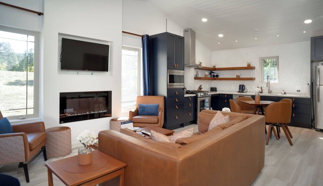 10 Cabins on one 12 Acre Property- King beds, AC, firepit , Smores