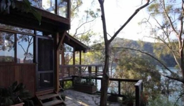 10 Cottage Point Road