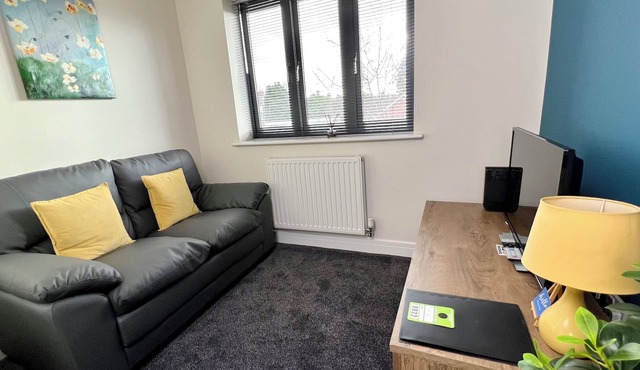 10 Cross Court, Stafford