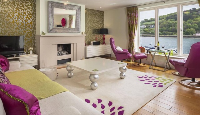 10 DART MARINA, family friendly, luxury holiday cottage in Dartmouth