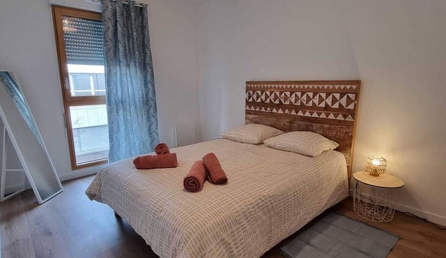 10" de la Défense et 30" de Paris, Appartement au Pied du Tramway !