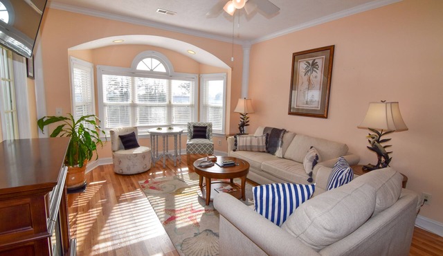 10% discounts year round. 3 bedroom condo. Gated community. Near beach. Pool.