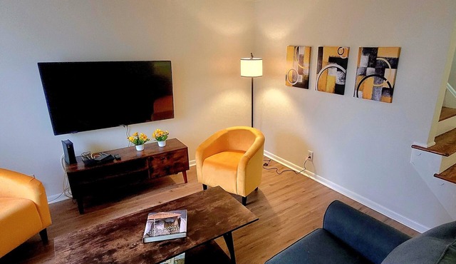 10% dsc Spacious Home Near Cleveland Clinic & Downtown Cleveland