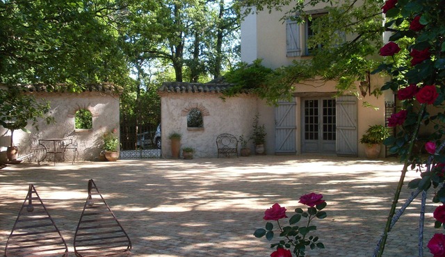 10 ' from Montcuq Quiet Countryside Magnificent views Swimming pool Spa