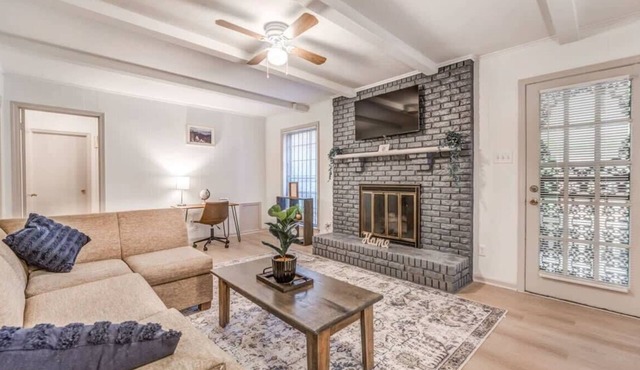 10 from U of Memphis & Airport- Pinecrest Perch