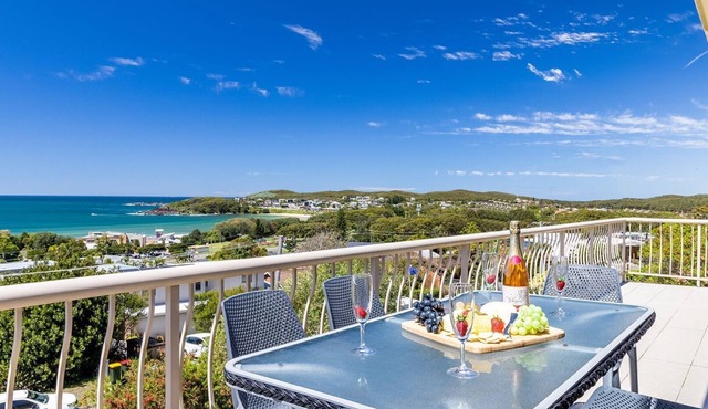 10 Garuwa Street - Fabulous Fingal Bay water views