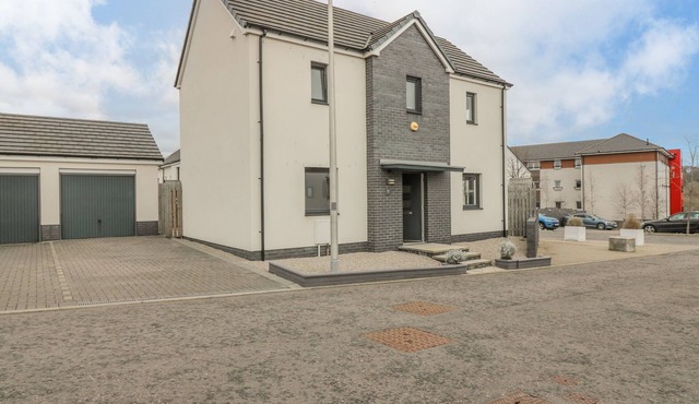 10 GOODHOPE GARDENS, pet friendly, with a garden in Aberdeen