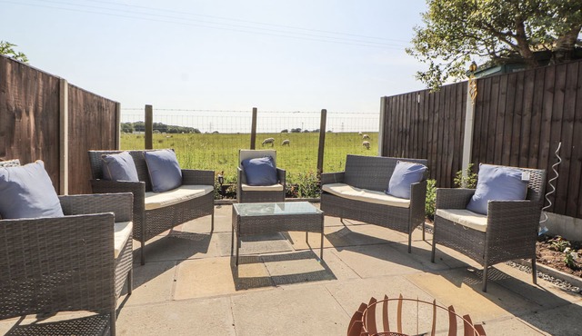 10 KEEKLE TERRACE, pet friendly, with a garden in Cleator Moor