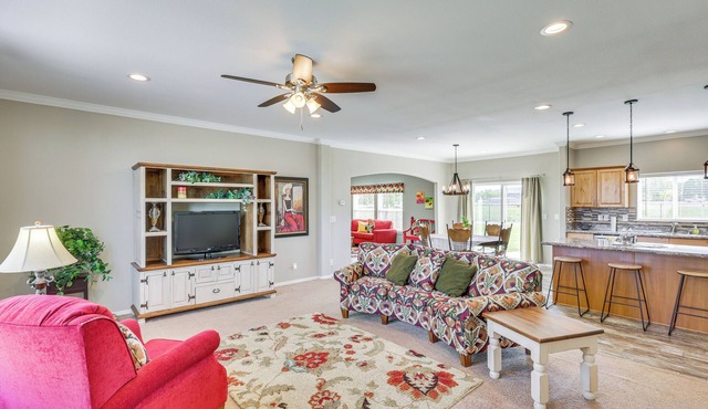 10 Mi to Aztec Ruins: Family Home w/Large Yard!