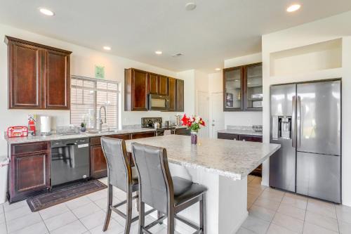 10 Mi to DIA Family Home with Yard!