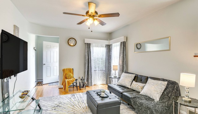 10 Mi to Downtown St Louis: Convenient Apartment!